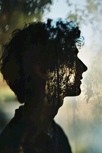 太阳光下人的投影