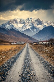 通往岗什卡雪峰的路