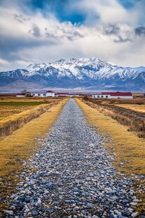 通往岗什卡雪峰的路