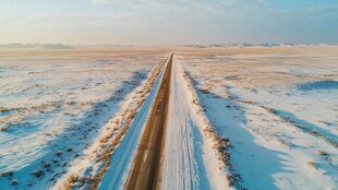 雪后戈壁