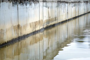 水倒影大坝