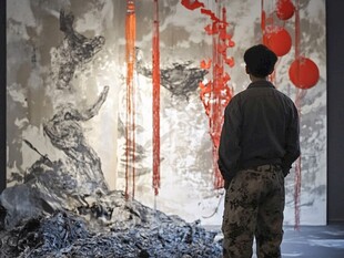 罗中立在美术馆