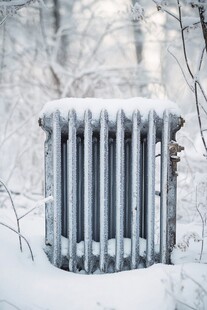 积雪的垃圾桶