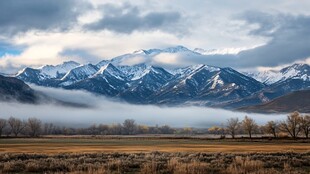 雪山霞晖