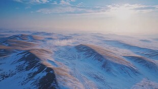 雪景日出荒山冰冷