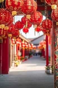 挂红灯笼的通道