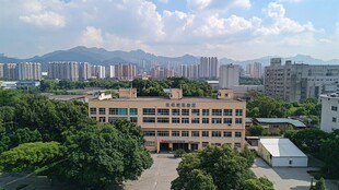 航拍学校建筑