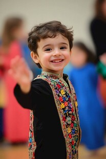 跳舞的新疆男孩