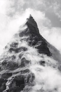 墨韵禅意山峰云雾风景