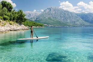 湖上旅游划桨