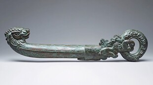 翠螭纹龙首带钩