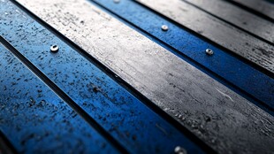 雨中的防腐木地板