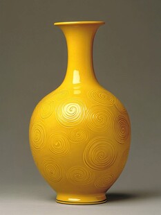 黄釉旋纹瓷瓶