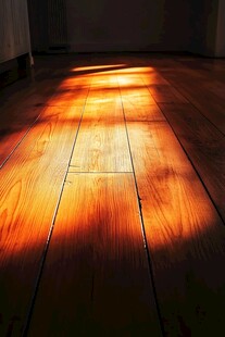 光影洒射在地板上