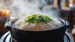 冒着热气的米饭
