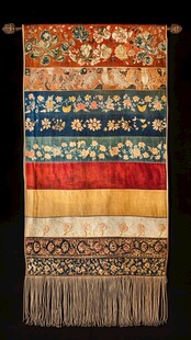 维吾尔族绣花卉纹围巾