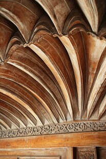 拱形木制天花板