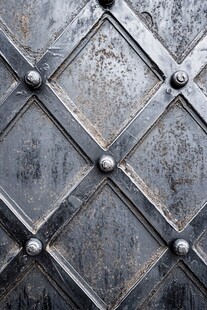 油漆蓝色旧铁门