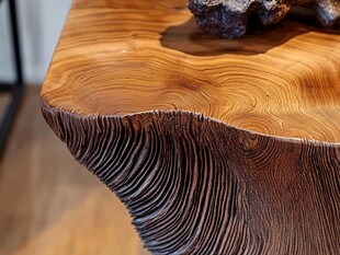 实木餐桌桌腿特写