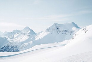 蓝天白云雪山桌面壁纸