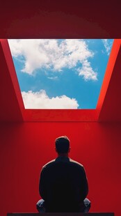 几何图形红色墙壁