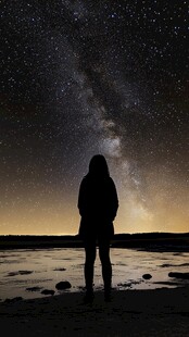 星辰大海女孩背影