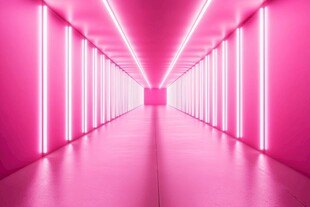 粉红色的梦幻长走廊