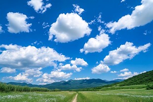 蓝天白云山野