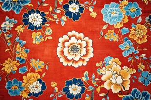 红缎地布贴平绣花卉纹