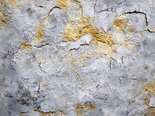 水泥墙壁剥落的石灰墙