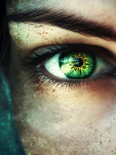 金色眼睛眼界世界