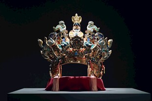 金镶红蓝宝石冠