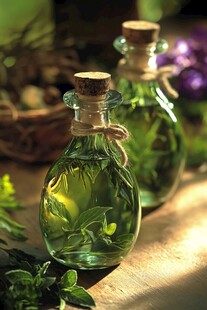 玻璃瓶中的天然精油
