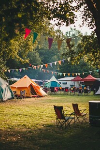 森林中的露营节