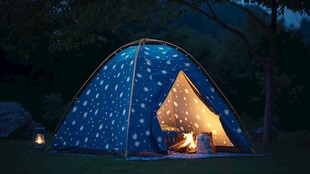 夜幕下的露营乐趣