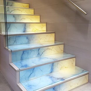 蓝色大理石楼梯