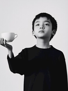 单色空间中的纯真与好奇