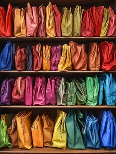 五彩缤纷的包包展示