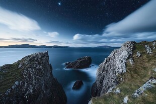 夜幕下的海岸线