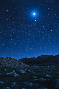 夜幕下的星空山谷