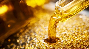 金色液体倾泻而下