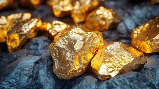 金块闪耀着光芒