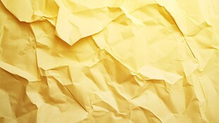 皱褶的黄色纸张