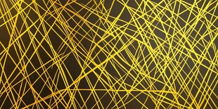 抽象的金色线条在黑色背景上交织