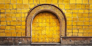 拱形黄砖门