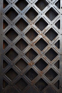 金属格栅与锈迹