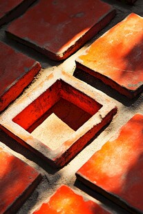 橙色砖墙与阴影