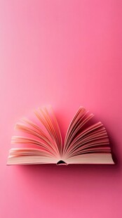 粉色背景下的开放书籍