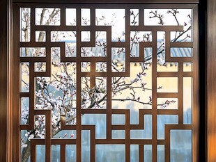 春日里 窗外的花开