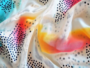 五彩斑斓的圆点布料